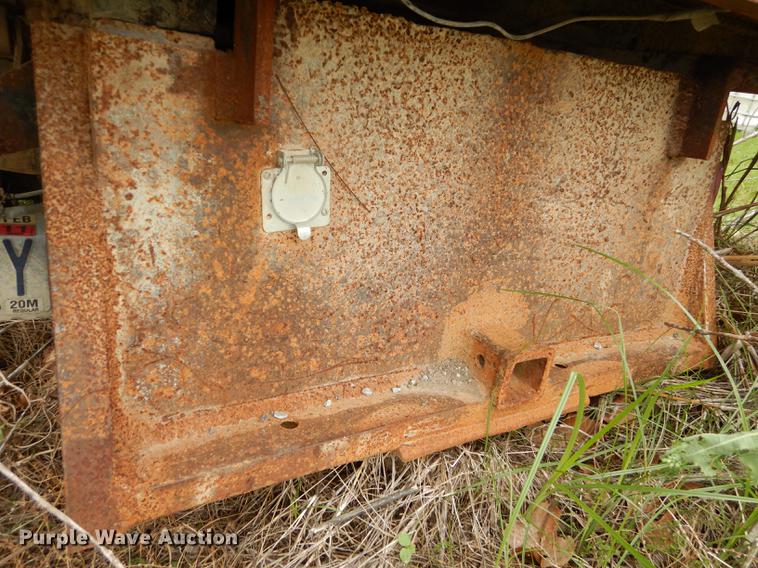 image for item DE1814 1993 Ford F450 Super Duty flatbed truck