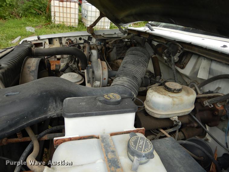 image for item DE1814 1993 Ford F450 Super Duty flatbed truck