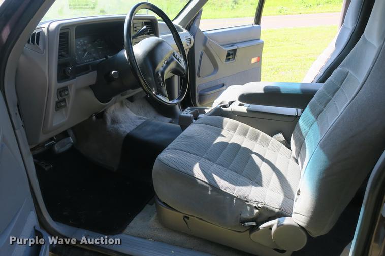 image for item DE3711 1994 Ford Explorer Sport SUV