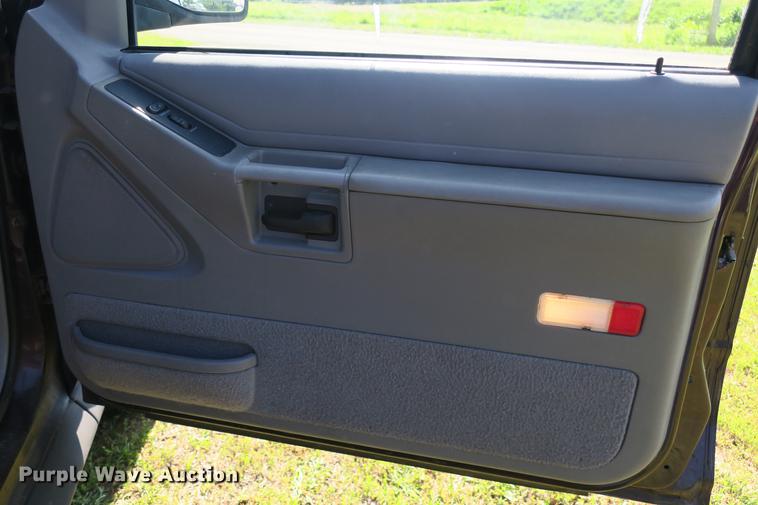 image for item DE3711 1994 Ford Explorer Sport SUV
