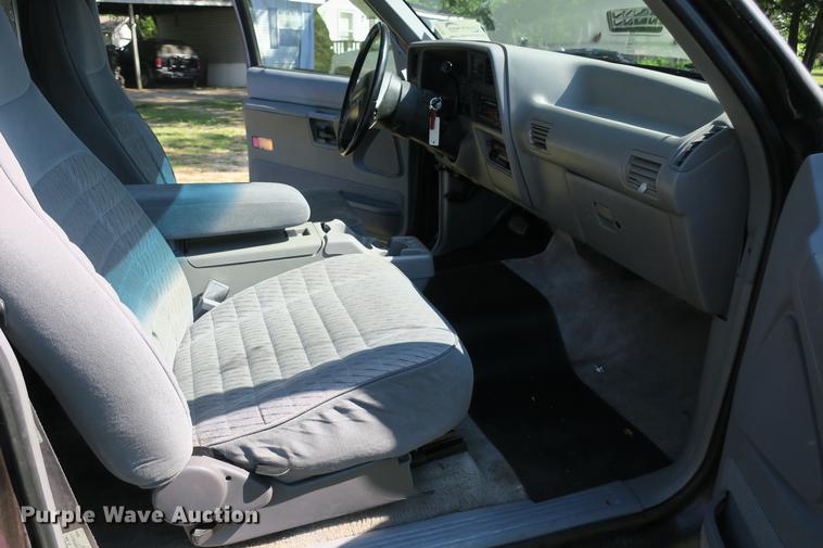 image for item DE3711 1994 Ford Explorer Sport SUV