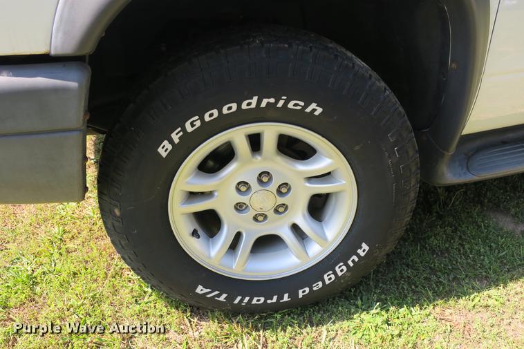 image for item DE3712 2003 Dodge Durango SXT SUV