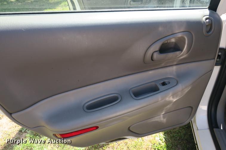 image for item DE3713 2004 Dodge Intrepid SXT