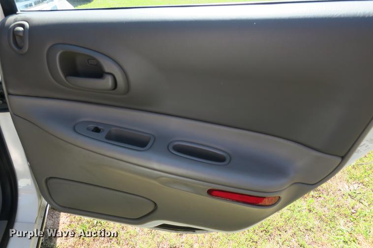 image for item DE3713 2004 Dodge Intrepid SXT