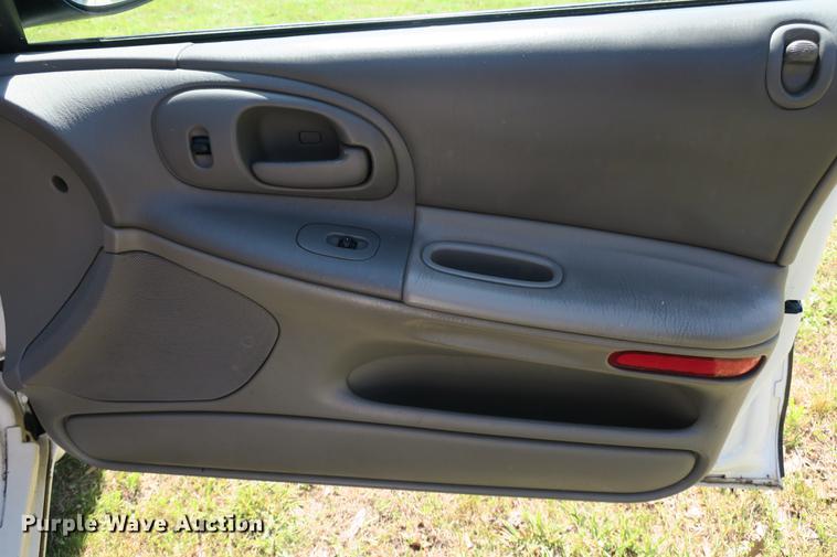 image for item DE3713 2004 Dodge Intrepid SXT