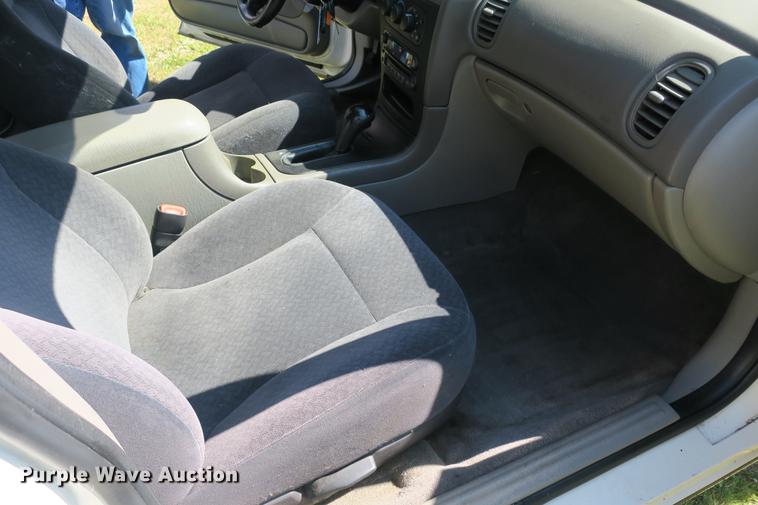 image for item DE3713 2004 Dodge Intrepid SXT