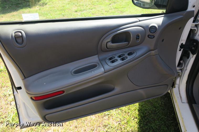 image for item DE3713 2004 Dodge Intrepid SXT