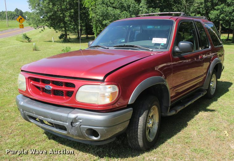 image for item DE3714 2000 Ford Explorer Sport SUV