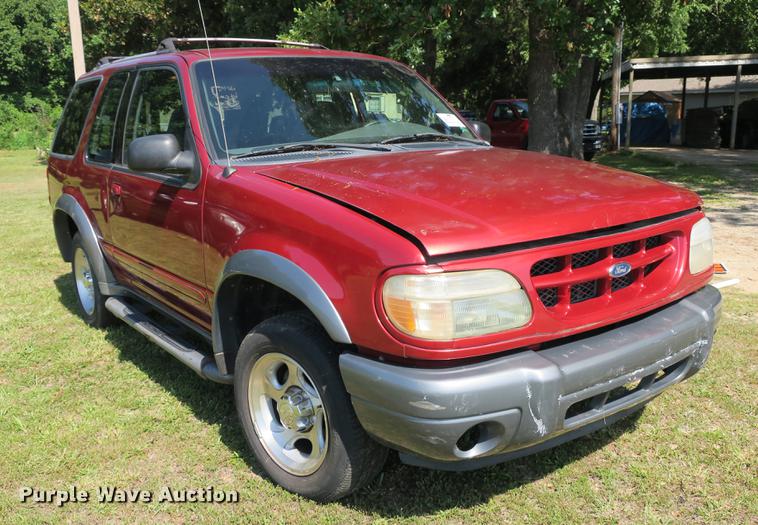 image for item DE3714 2000 Ford Explorer Sport SUV