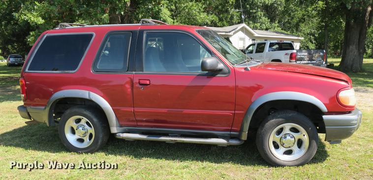 image for item DE3714 2000 Ford Explorer Sport SUV