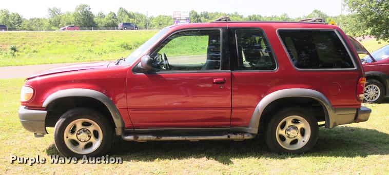 image for item DE3714 2000 Ford Explorer Sport SUV