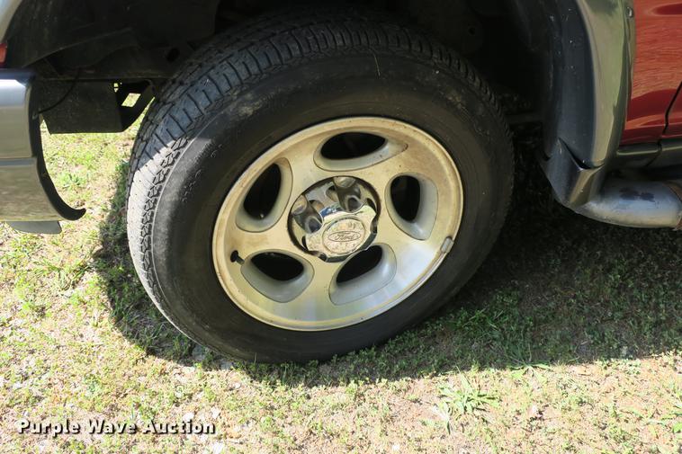 image for item DE3714 2000 Ford Explorer Sport SUV