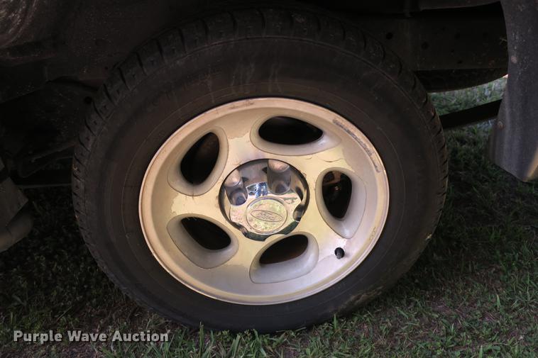 image for item DE3714 2000 Ford Explorer Sport SUV