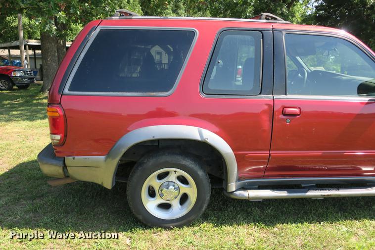 image for item DE3714 2000 Ford Explorer Sport SUV