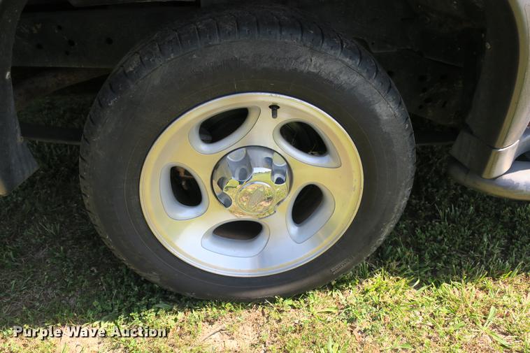 image for item DE3714 2000 Ford Explorer Sport SUV