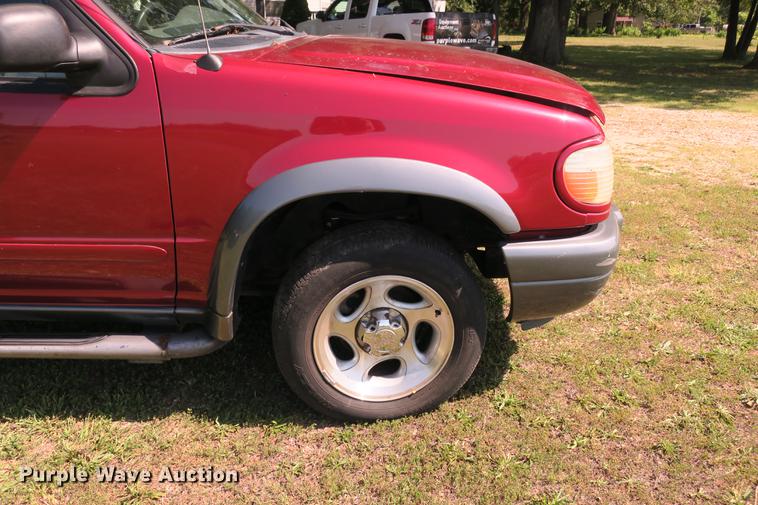 image for item DE3714 2000 Ford Explorer Sport SUV