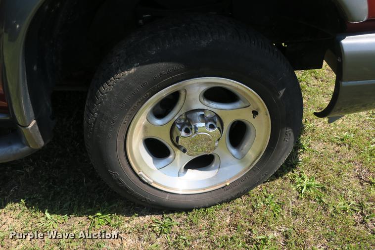 image for item DE3714 2000 Ford Explorer Sport SUV