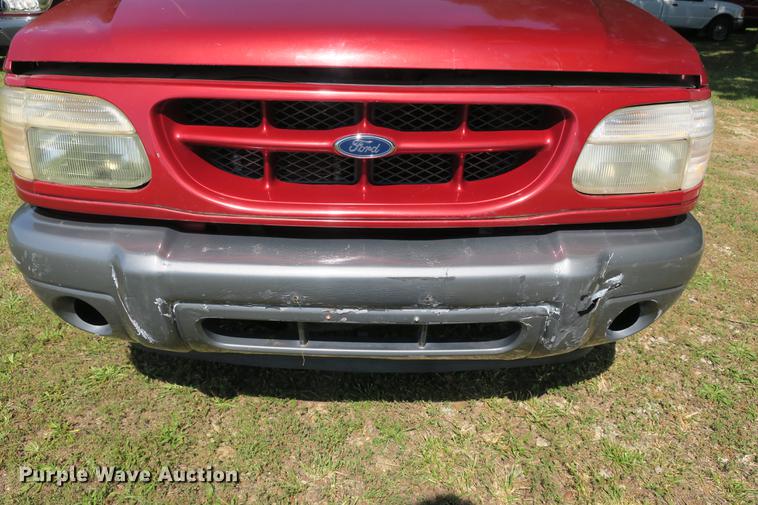 image for item DE3714 2000 Ford Explorer Sport SUV