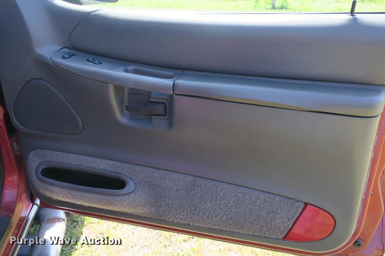 image for item DE3714 2000 Ford Explorer Sport SUV