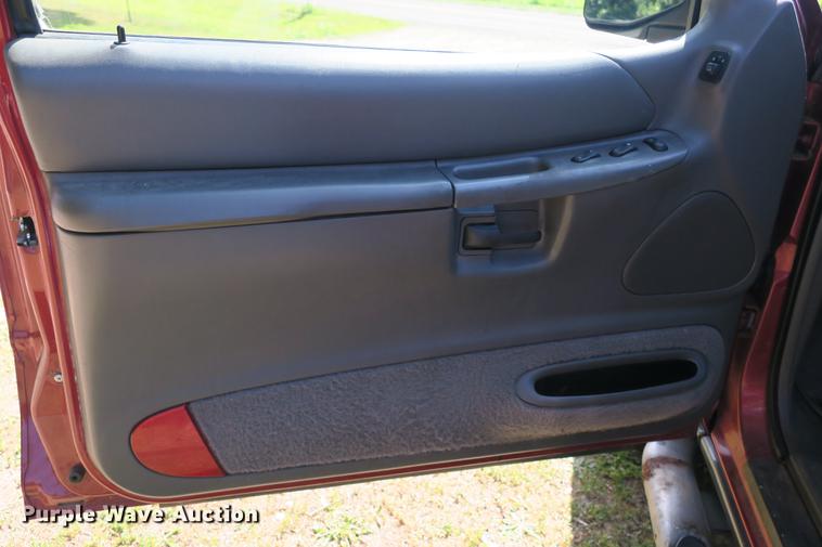 image for item DE3714 2000 Ford Explorer Sport SUV