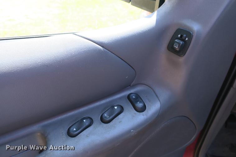 image for item DE3714 2000 Ford Explorer Sport SUV