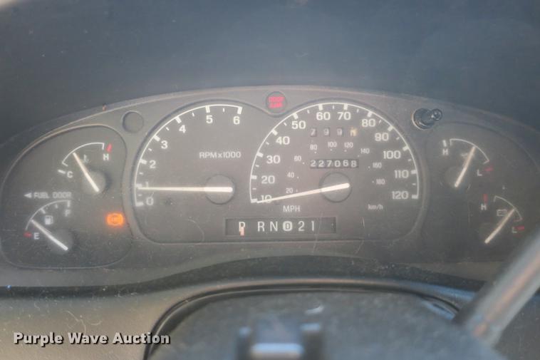 image for item DE3714 2000 Ford Explorer Sport SUV