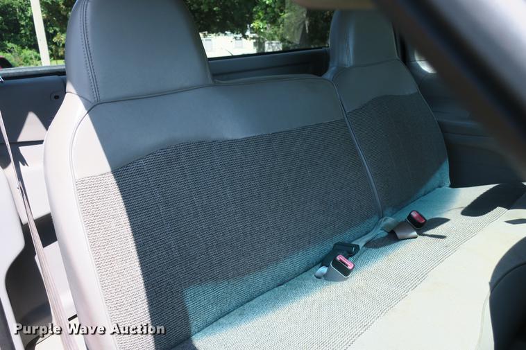 image for item DE3715 1997 Ford F150 XL pickup truck