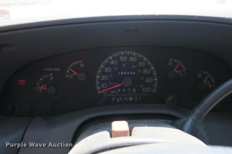 image for item DE3715 1997 Ford F150 XL pickup truck