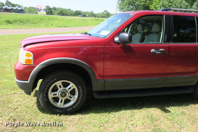 image for item DE3717 2003 Ford Explorer XLT SUV