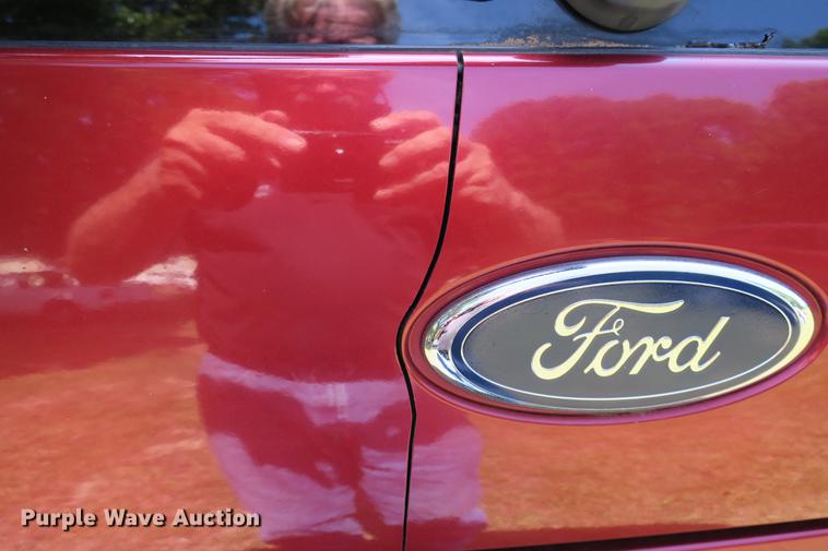 image for item DE3717 2003 Ford Explorer XLT SUV