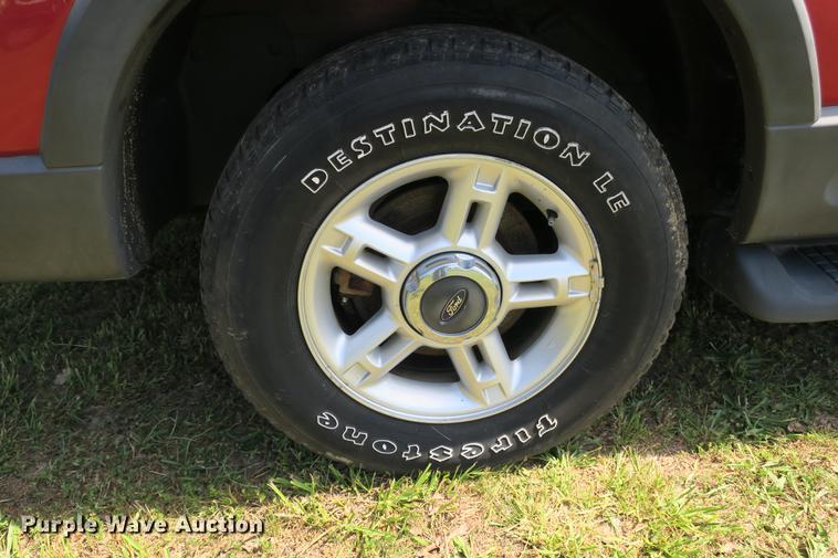 image for item DE3717 2003 Ford Explorer XLT SUV