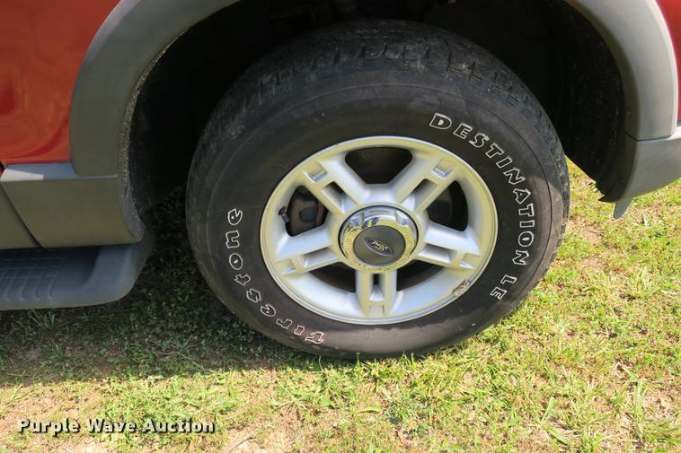 image for item DE3717 2003 Ford Explorer XLT SUV