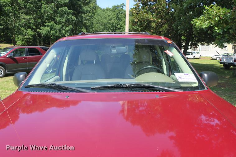 image for item DE3717 2003 Ford Explorer XLT SUV