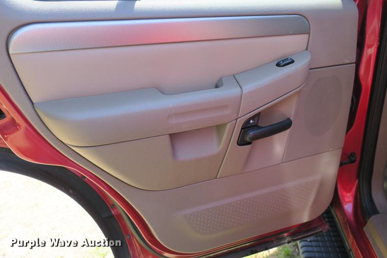 image for item DE3717 2003 Ford Explorer XLT SUV
