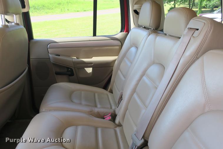 image for item DE3717 2003 Ford Explorer XLT SUV
