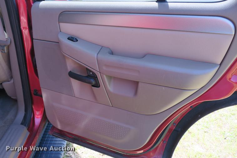 image for item DE3717 2003 Ford Explorer XLT SUV