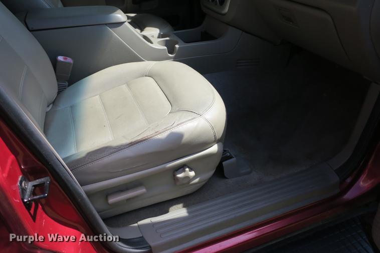 image for item DE3717 2003 Ford Explorer XLT SUV