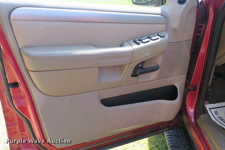 image for item DE3717 2003 Ford Explorer XLT SUV