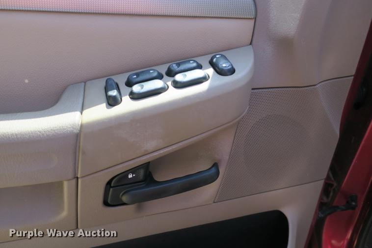 image for item DE3717 2003 Ford Explorer XLT SUV