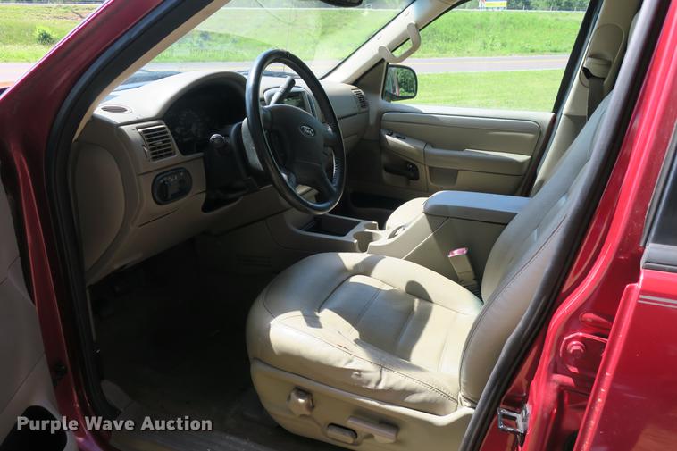 image for item DE3717 2003 Ford Explorer XLT SUV
