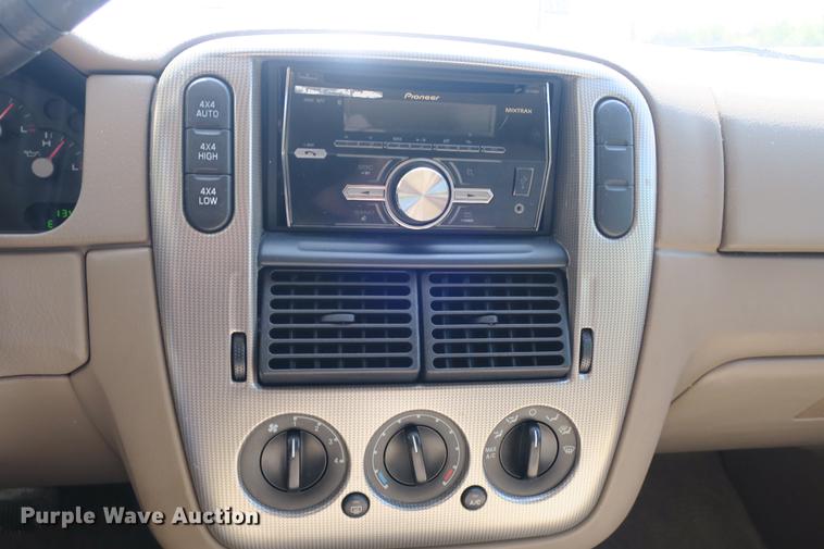 image for item DE3717 2003 Ford Explorer XLT SUV