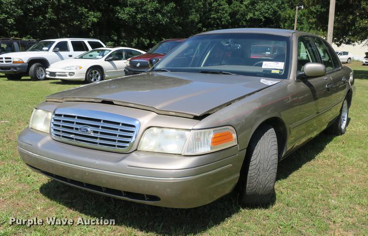 image for item DE3720 2001 Ford Crown Victoria LX