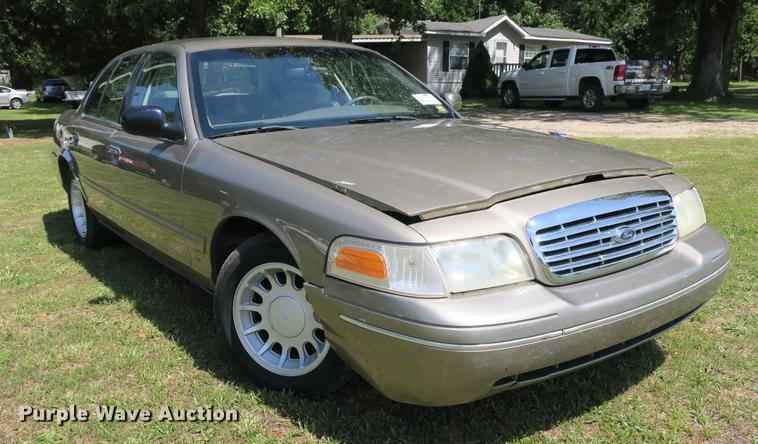 image for item DE3720 2001 Ford Crown Victoria LX
