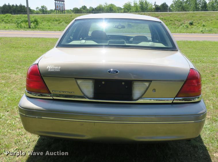 image for item DE3720 2001 Ford Crown Victoria LX