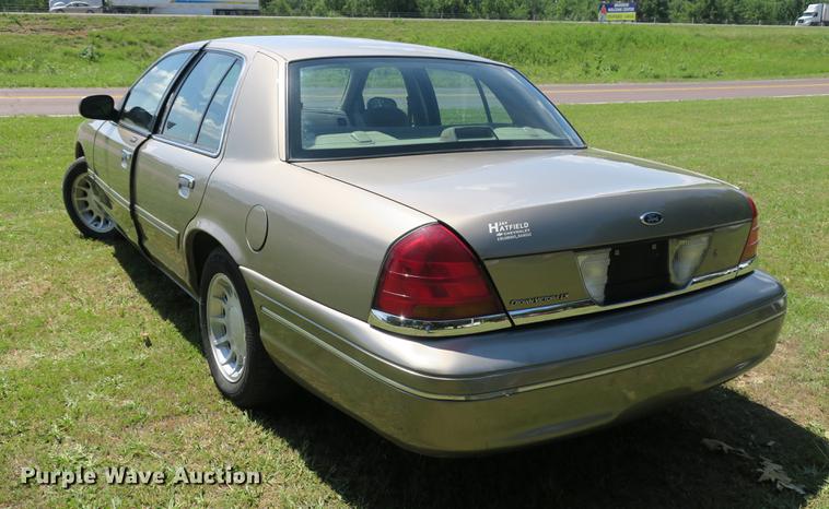 image for item DE3720 2001 Ford Crown Victoria LX
