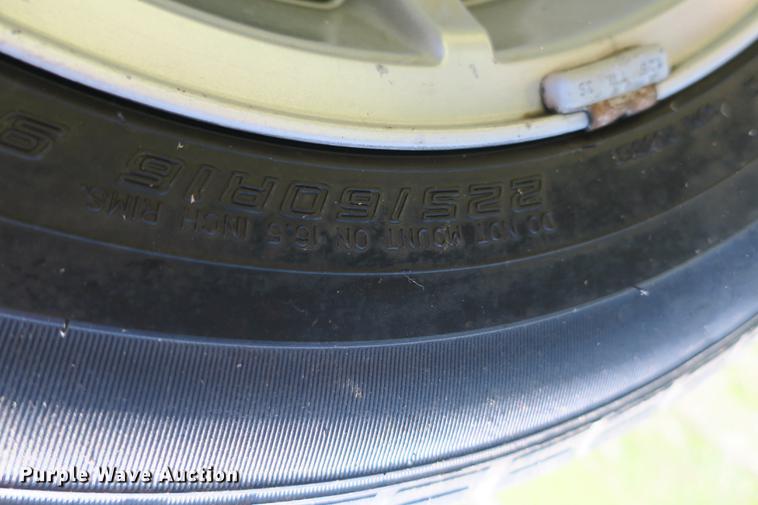 image for item DE3720 2001 Ford Crown Victoria LX