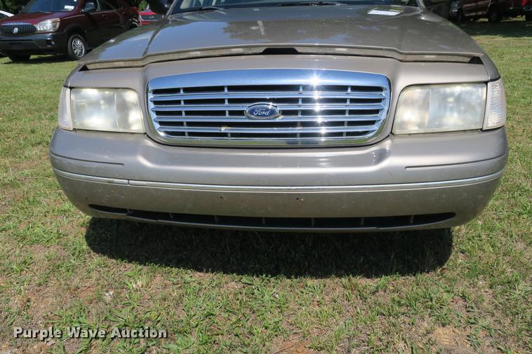 image for item DE3720 2001 Ford Crown Victoria LX