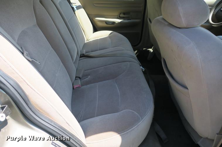 image for item DE3720 2001 Ford Crown Victoria LX