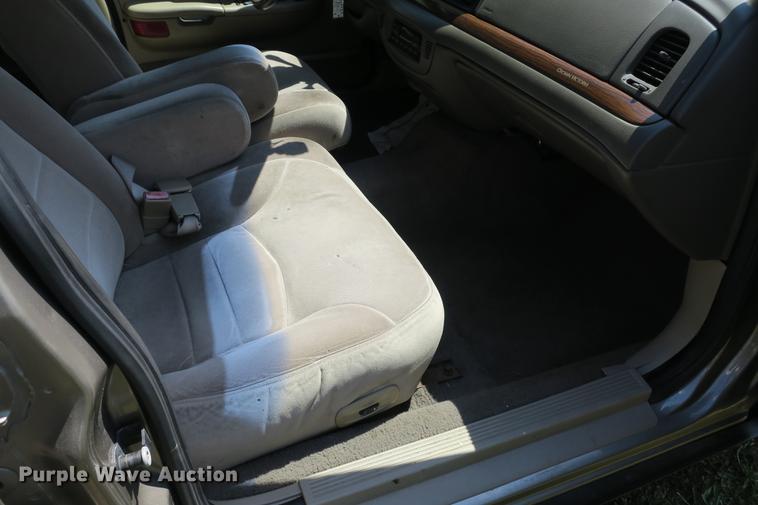 image for item DE3720 2001 Ford Crown Victoria LX