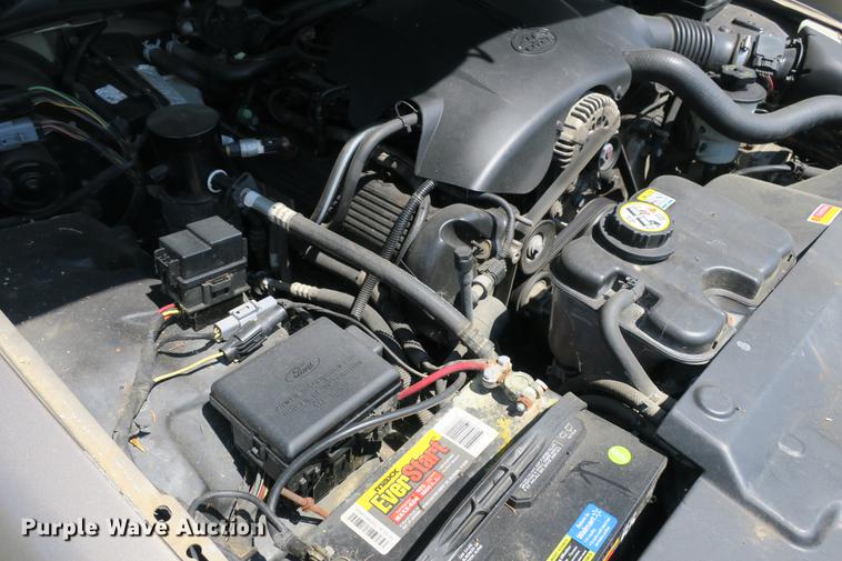 image for item DE3720 2001 Ford Crown Victoria LX
